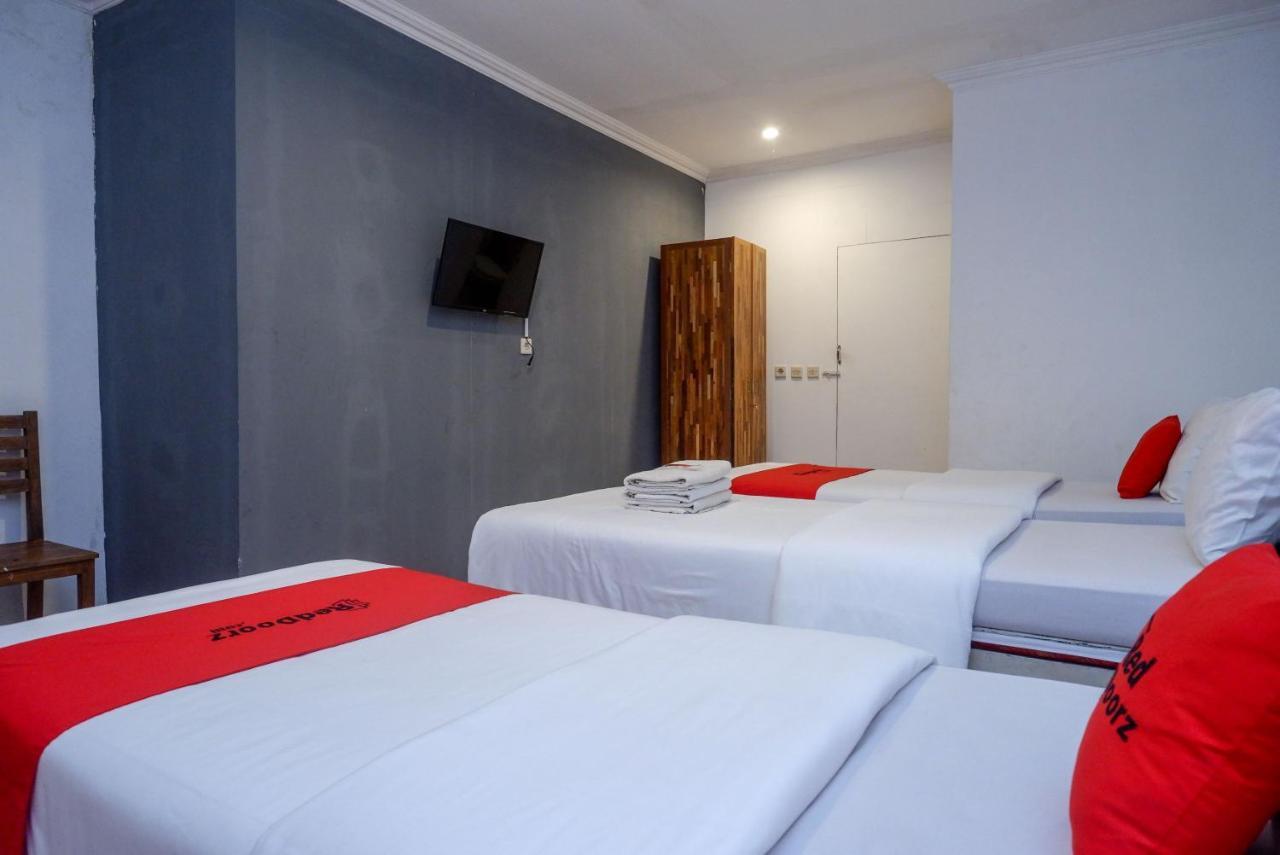 מלון יוגיאקרטה Reddoorz Syariah Near Plengkung Gading 2 מראה חיצוני תמונה
