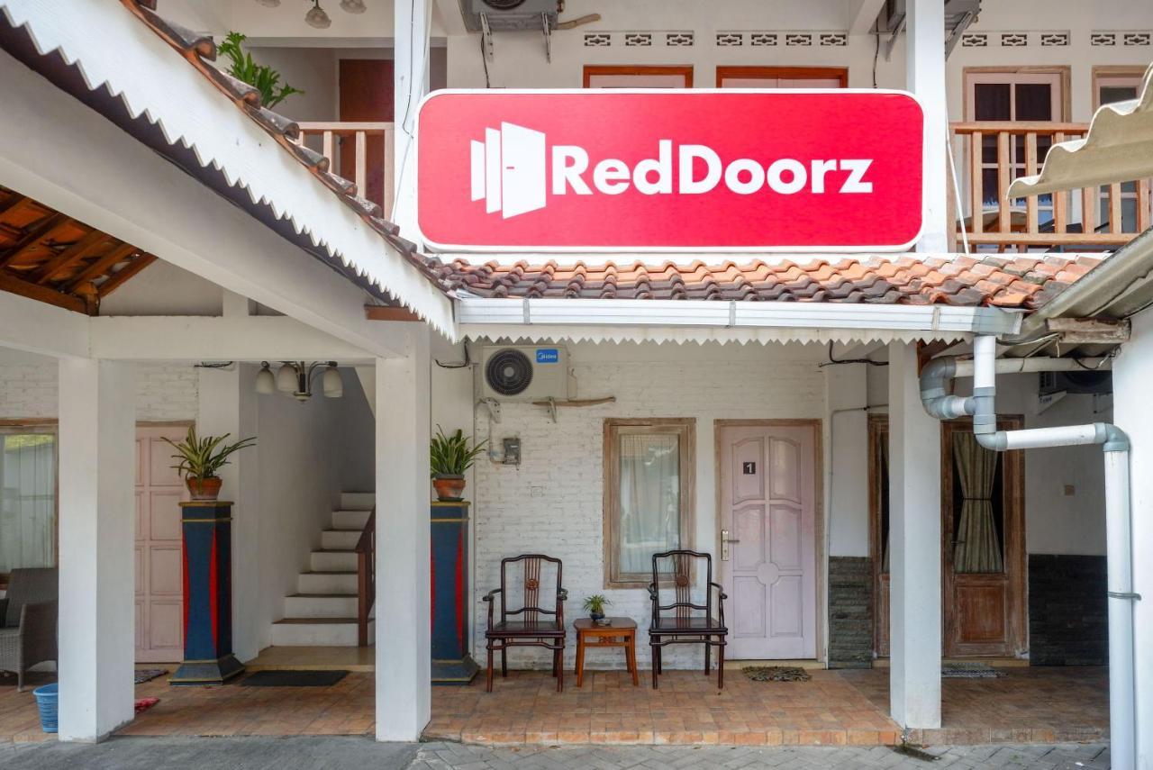 מלון יוגיאקרטה Reddoorz Syariah Near Plengkung Gading 2 מראה חיצוני תמונה