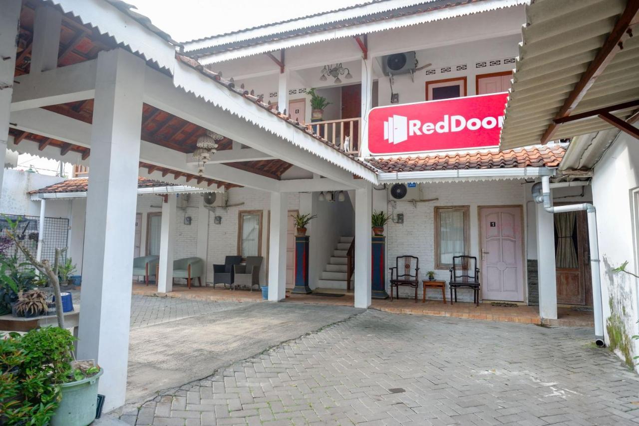 מלון יוגיאקרטה Reddoorz Syariah Near Plengkung Gading 2 מראה חיצוני תמונה